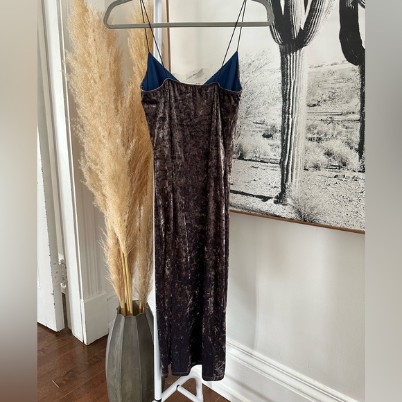 Velvet, midi dress from Charlotte Russe. Size small.Body con with elastic straps - Picture 6 of 11